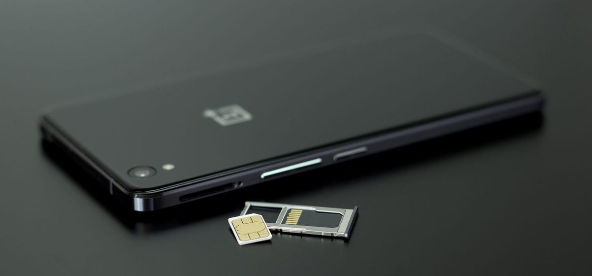 Black phone with a SIM card and its tray